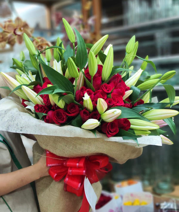 Espectacular bouquet de rosas y lirios